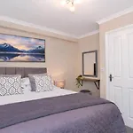 Knavesmire Mews 3 Bedrooms-free Parking