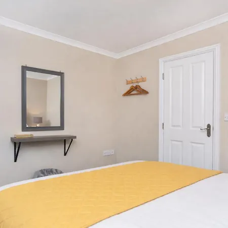 Knavesmire Mews 3 Bedrooms-free Parking York