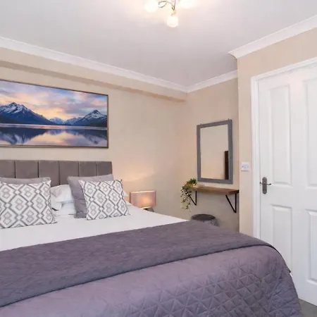 Knavesmire Mews 3 Bedrooms-free Parking
