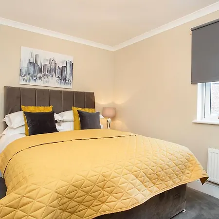 Knavesmire Mews 3 Bedrooms-free Parking York