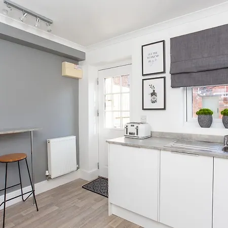 Knavesmire Mews 3 Bedrooms-free Parking * York