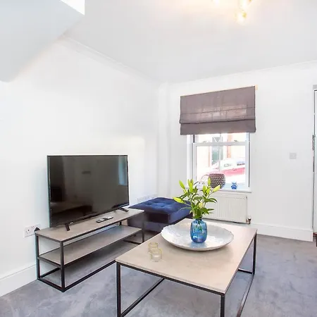 Knavesmire Mews 3 Bedrooms-free Parking *