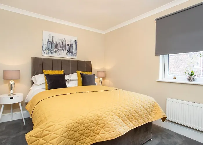 Knavesmire Mews 3 Bedrooms-free Parking York