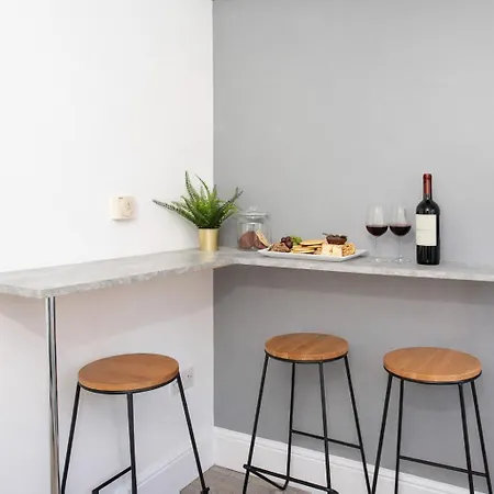 Knavesmire Mews 3 Bedrooms-free Parking
